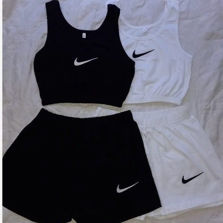 ست ورزشی زنانه نایک شامل نیم تنه و شورت ورزشی در رنگهای سفید و مشکی - مدل Nike` 